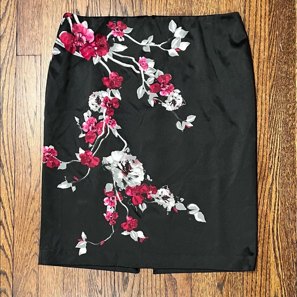 White House Black Market WHBM Floral Satin Pencil Skirt 8